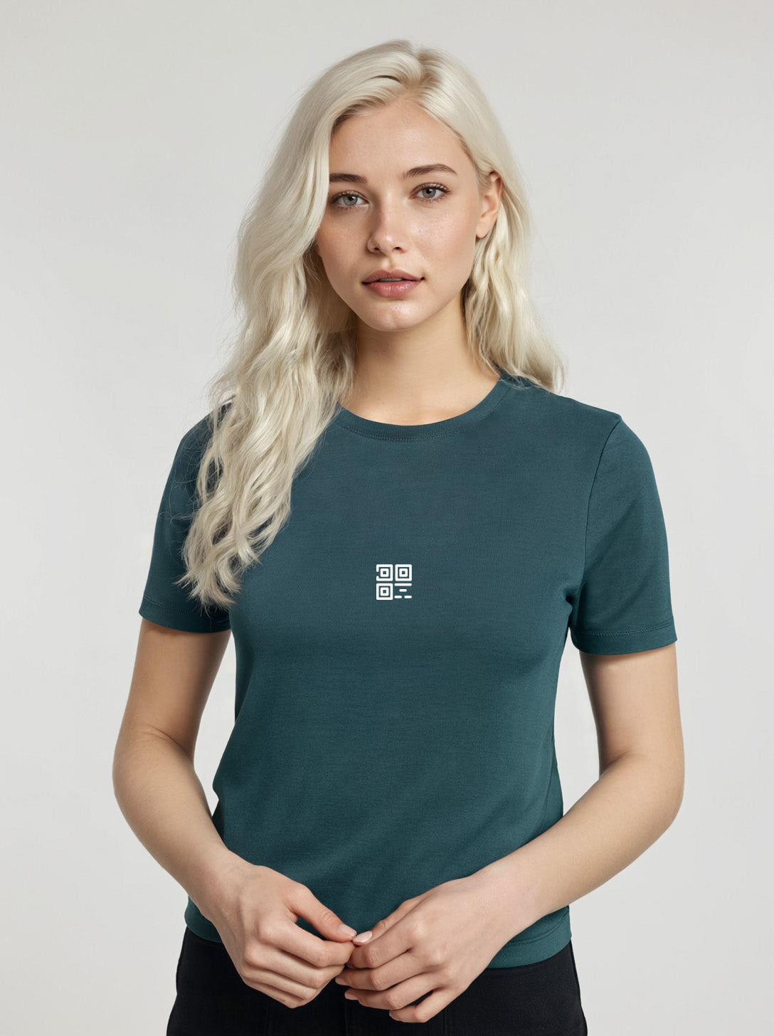 Woman wearing a blue t-shirt with the Cue R logo on the front.